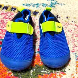 🧜🏼‍♀️3 for $15 item!🧜🏼‍♀️ newtz water shoes